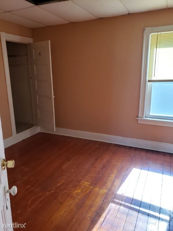 Building Photo - 456 Lonsdale Ave