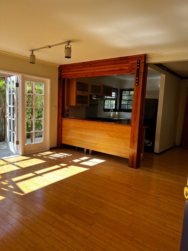Foto del edificio - 818 N Sweetzer Ave