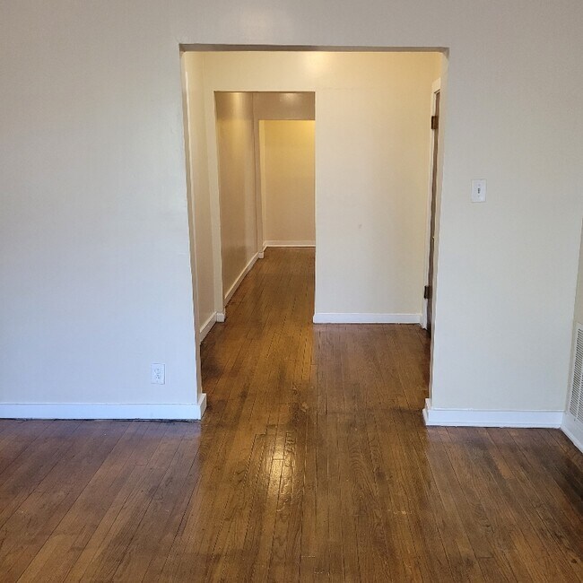 Foto del edificio - 6725 S Clyde Ave