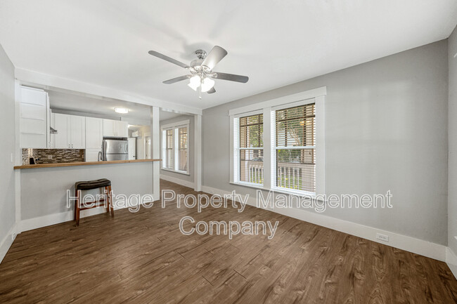 Foto del edificio - 224 Queen Anne Ct