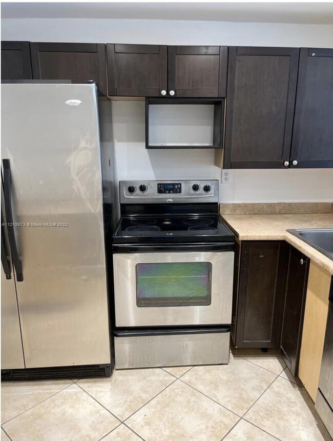Foto del edificio - 484 NW 165th St