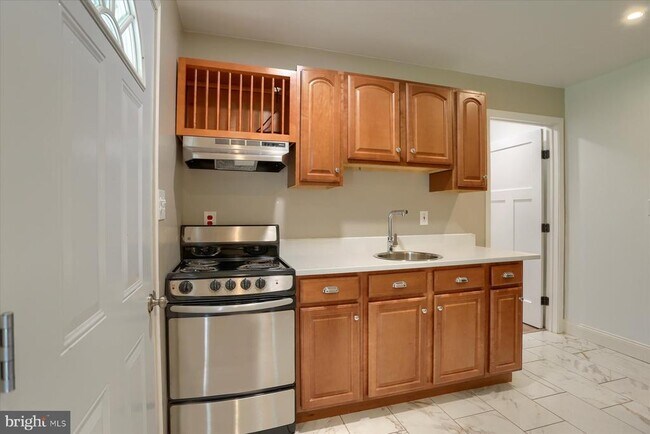 Foto del edificio - 7725 Farmdale Ave