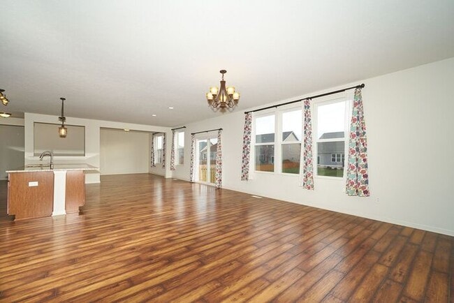 Foto del edificio - 4 Bedroom With Finished Basement in Westfield!