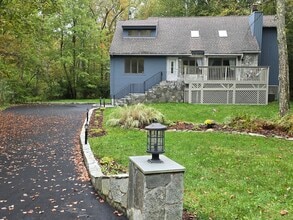 Building Photo - 421 E Hyerdale Dr