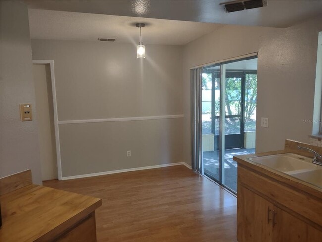 Foto del edificio - 11117 Upton St