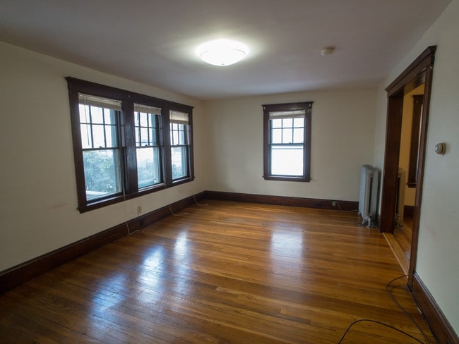 Building Photo - 15 Webster St