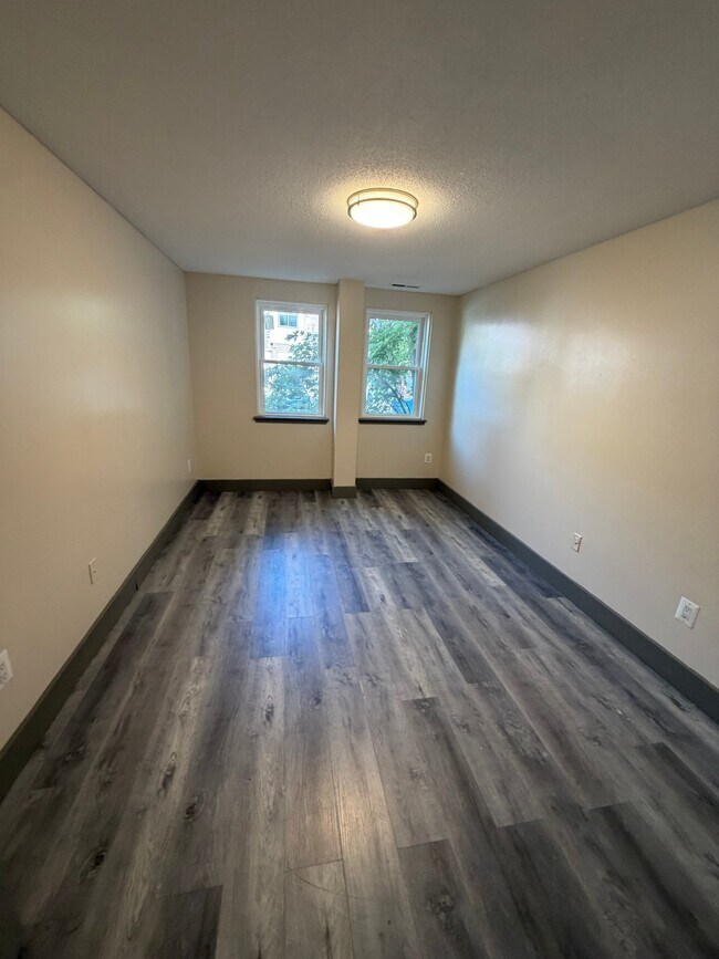 Foto del edificio - 1390 East St
