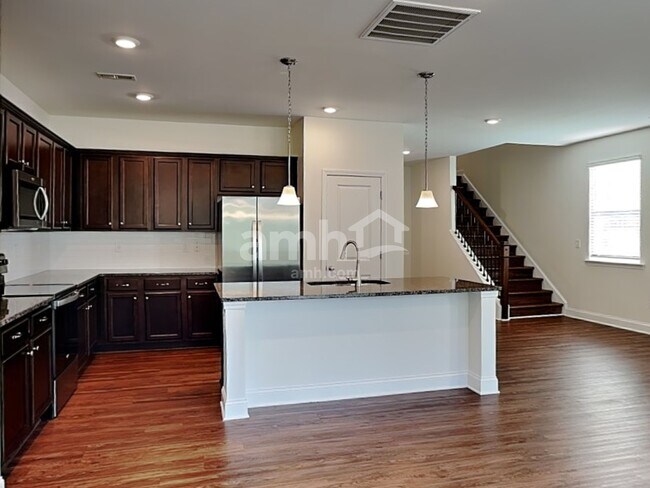 Foto del edificio - 6114 Rosemore Ln