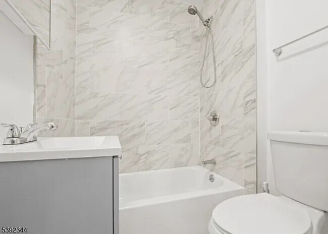 Foto del edificio - 38 Franklin Ave