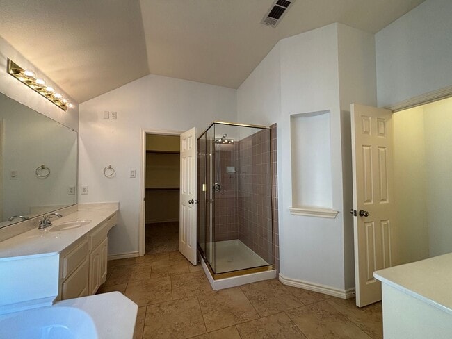 Building Photo - 10640 Line Berry Ln