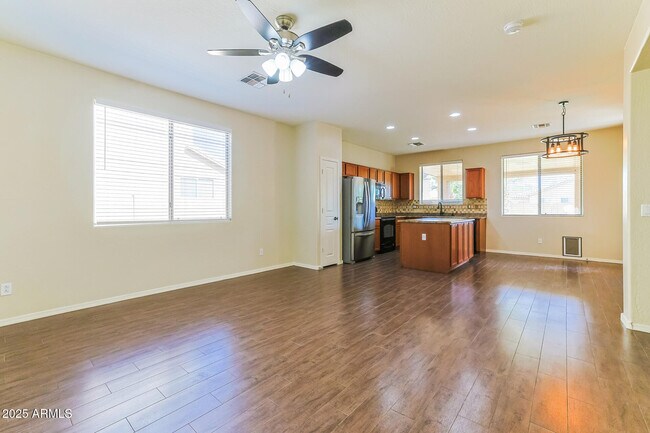Foto del edificio - 1554 E Prickly Pear Pl