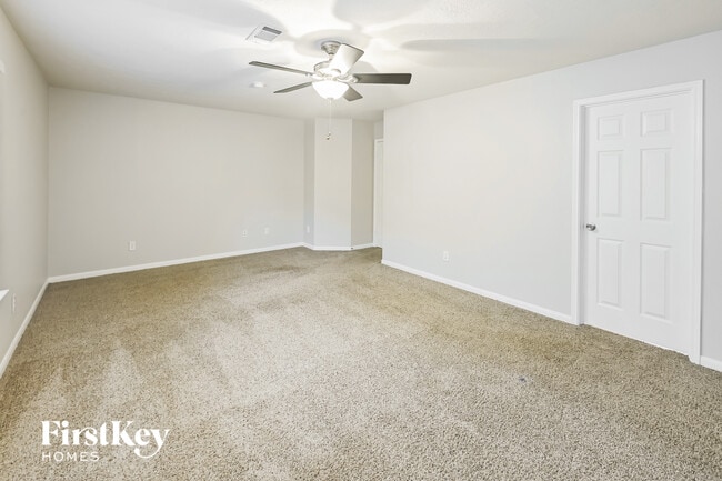 Building Photo - 1402 Green Tree Dr