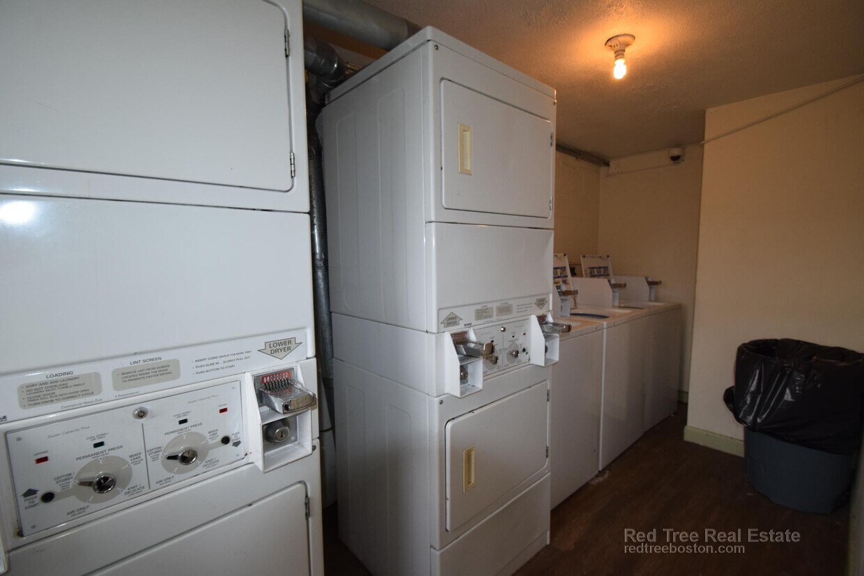 Foto del edificio - 172 N Beacon St