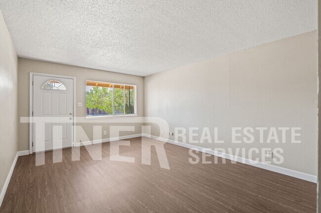 Foto del edificio - 10193 Crawford Way