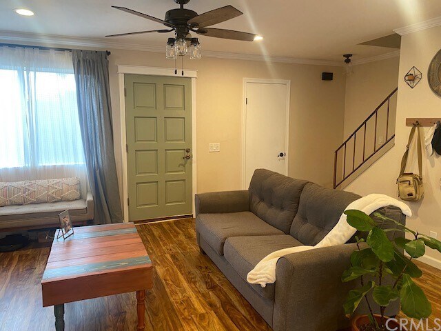 Foto principal - 1045 E Huntington Dr