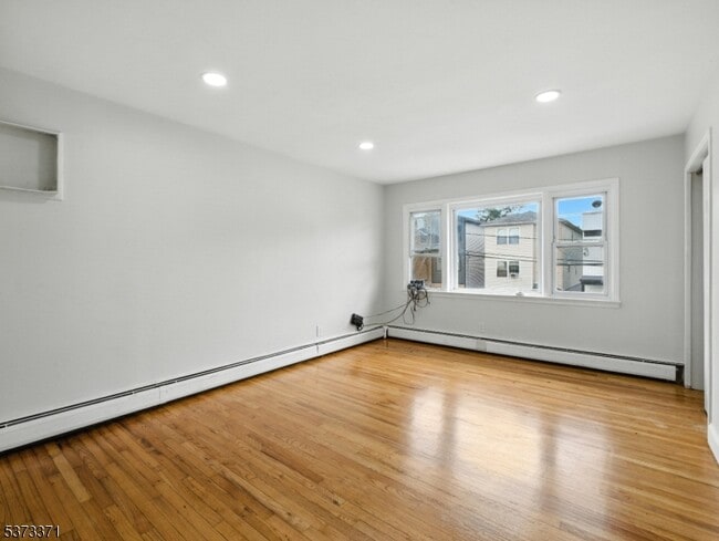 Building Photo - 46 Tichenor Terrace
