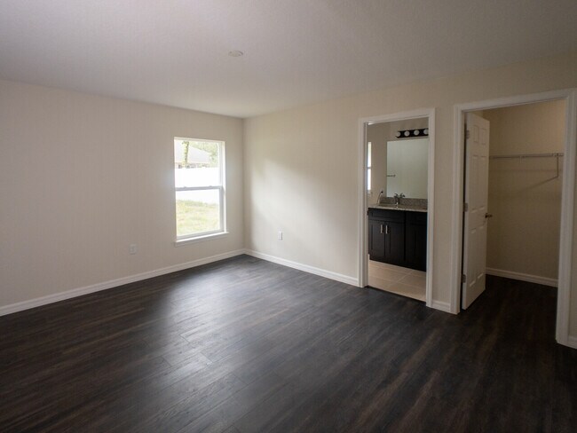 Foto del edificio - 3160 SW 162nd Street Rd