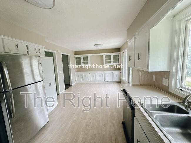 Foto del edificio - 5141 Raven Oaks Cir