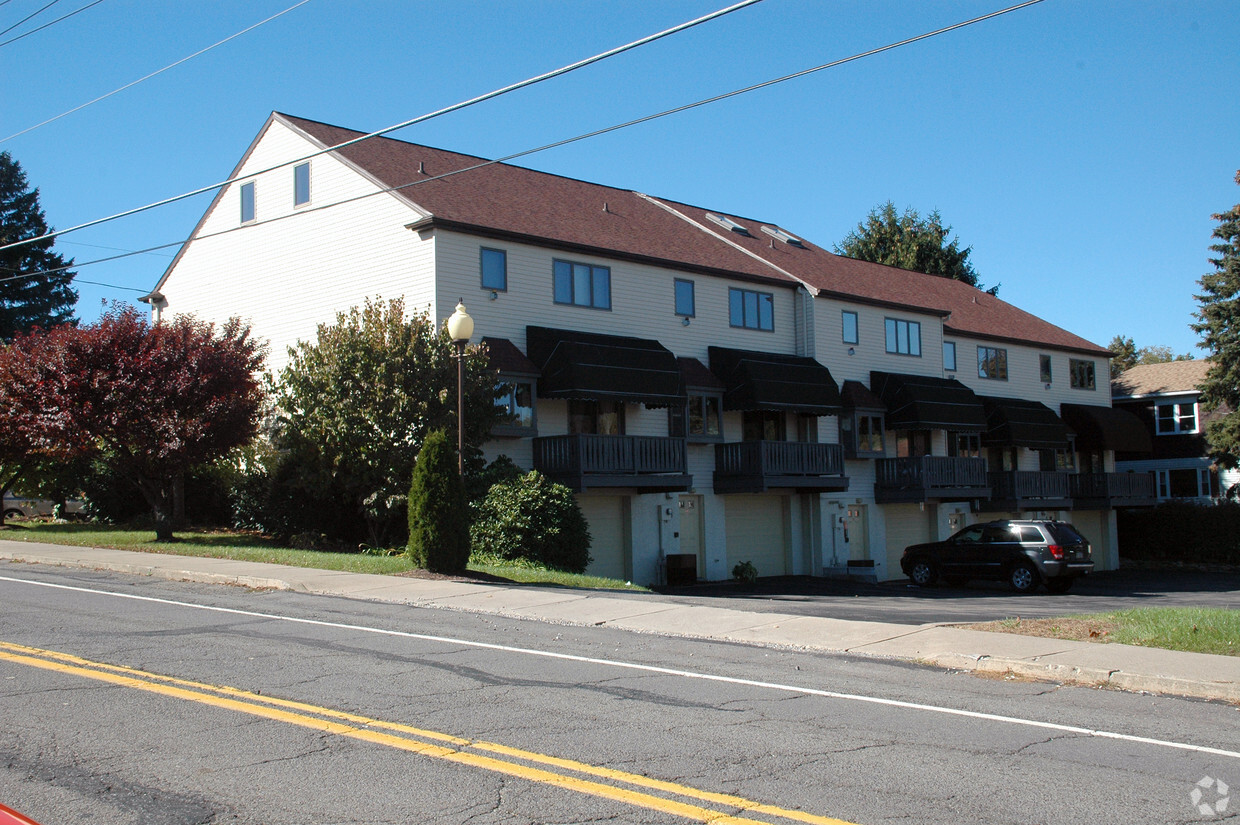 Building Photo - 1059-1067 Vine St