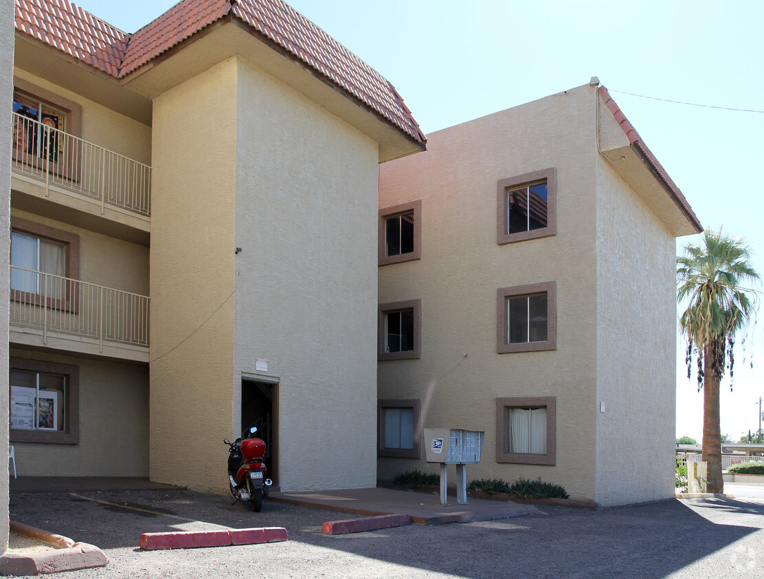 Building Photo - Central Plaza Apartments