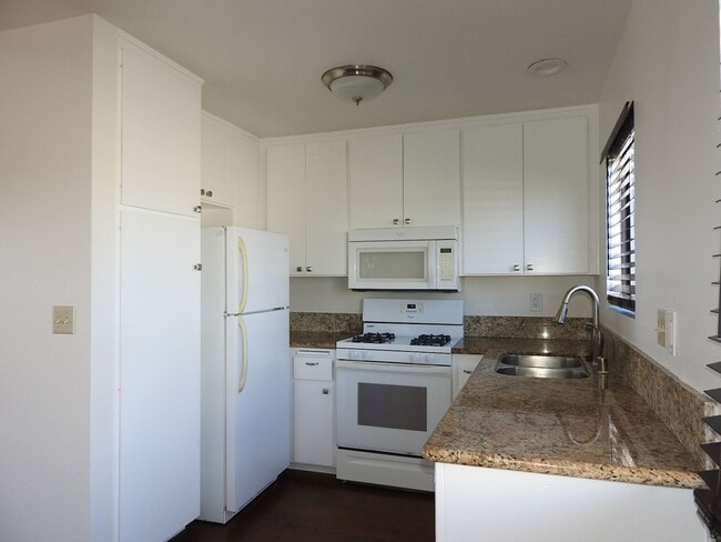 Building Photo - 2108garn