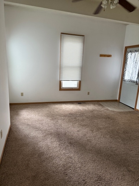 Sala de estar - 124 10th St N