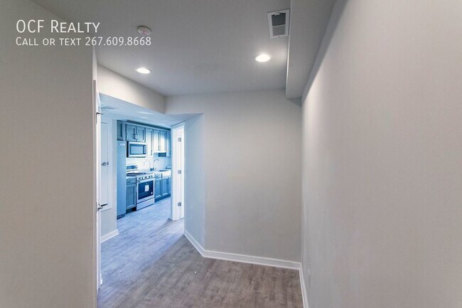 Building Photo - Grays Ferry Two Bedroom Apartment