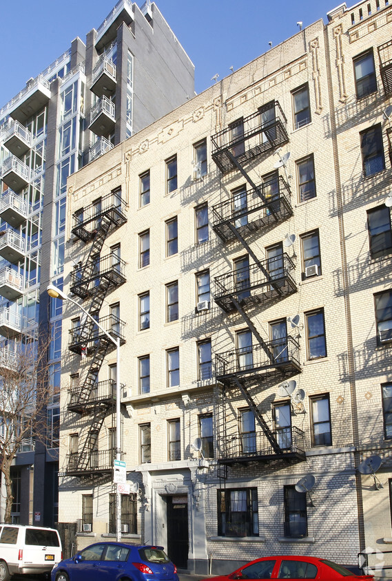 Primary Photo - Plaza Court