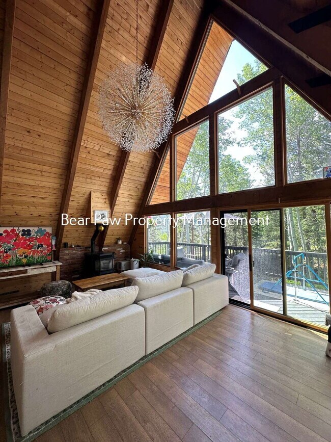 Foto del edificio - Charming A Frame, off Brook Forest!