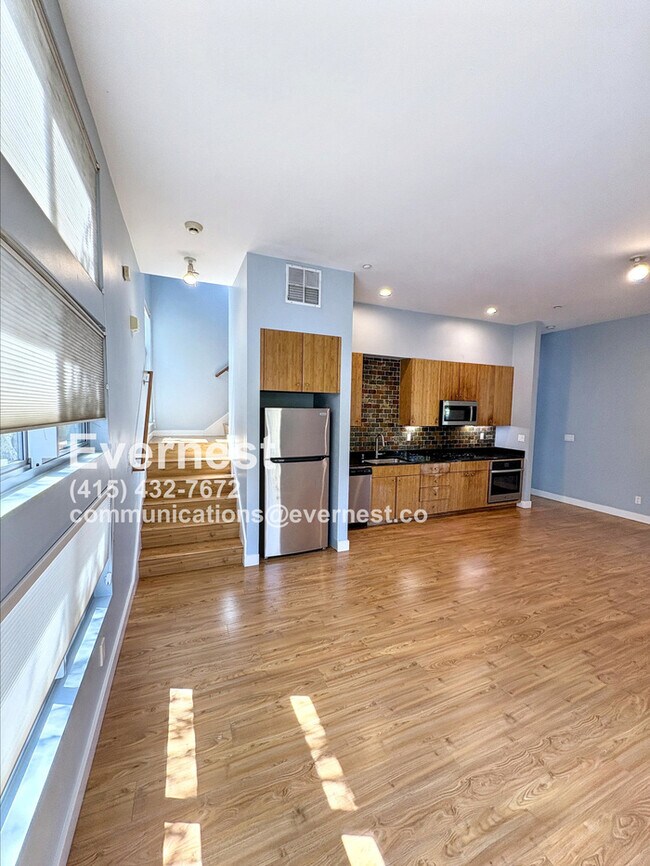 Building Photo - Beautiful 2 bed 2 bath in Oakland!