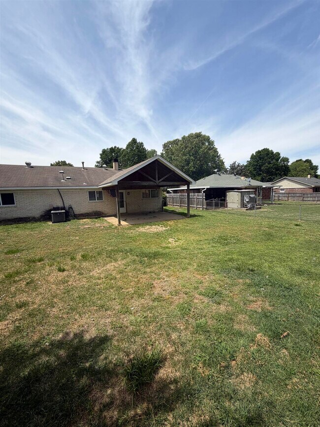 Foto del edificio - 7016 Pam Dr