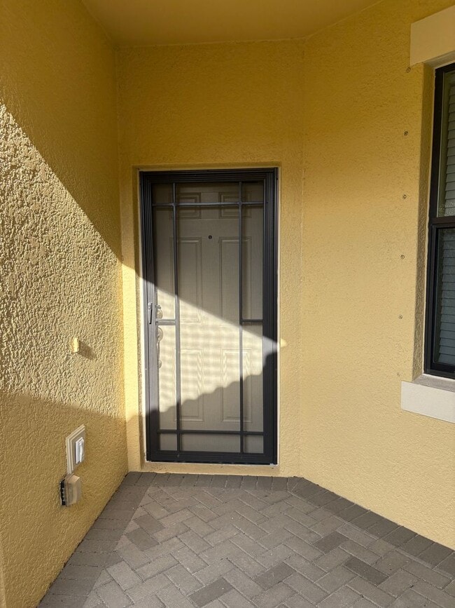 Building Photo - 55+ Gated community of Venetian Falls *