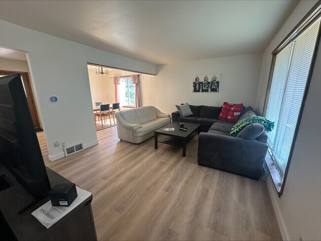 Sala de estar - 193 Lakeview Ct