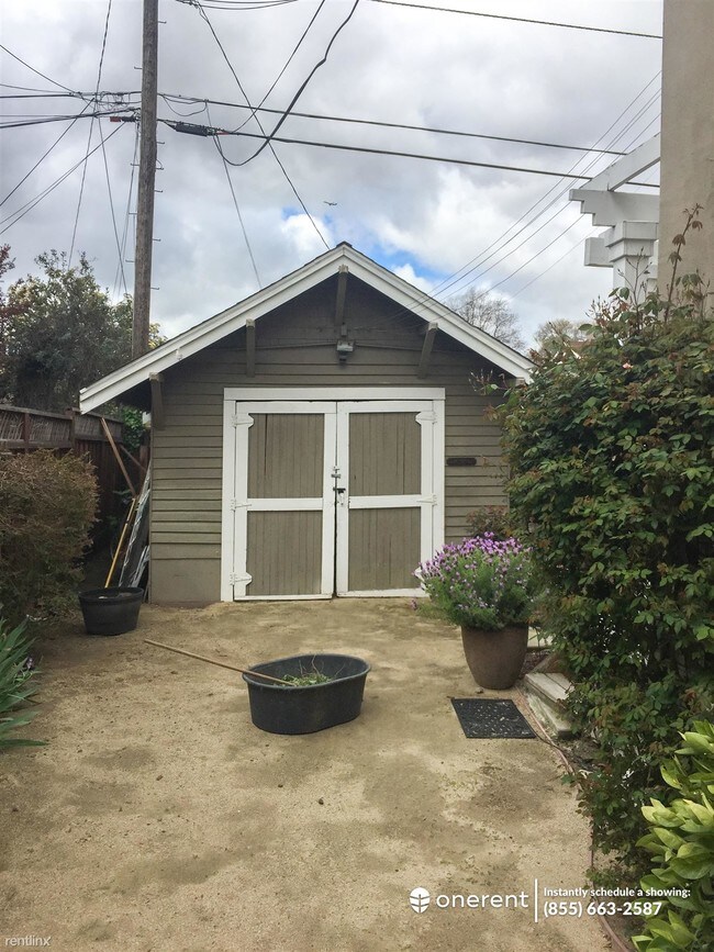 Building Photo - 3 br, 1 bath House - 275 S 16th St. -
