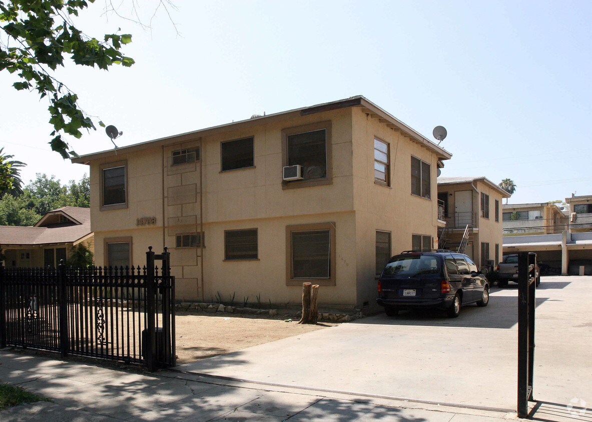 Foto del edificio - 14708-14712 Gilmore St