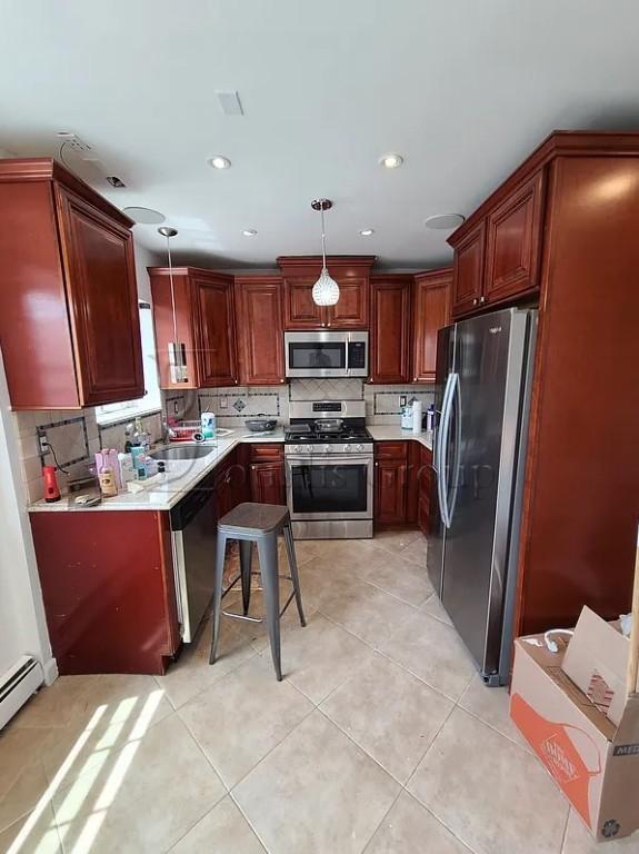 Foto principal - 3 bedroom in BRONX NY 10465