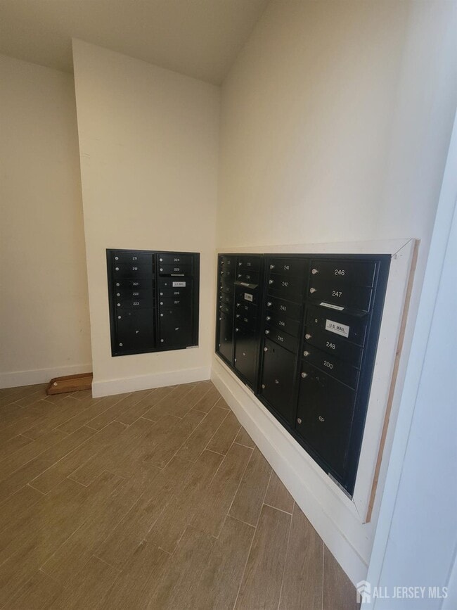 Building Photo - 231 Lorhan Dr