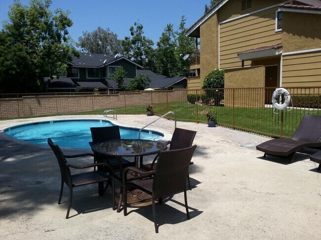 Foto del edificio - 8316 Vineyard Ave