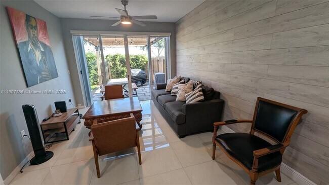 Foto del edificio - 16562 SW 71st Ter