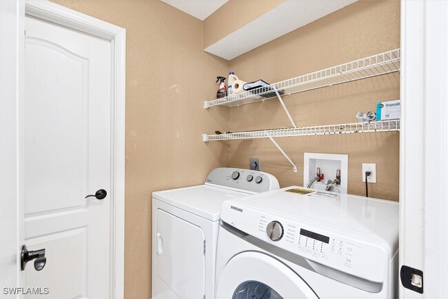 Foto del edificio - 3910 Windward Passage Cir