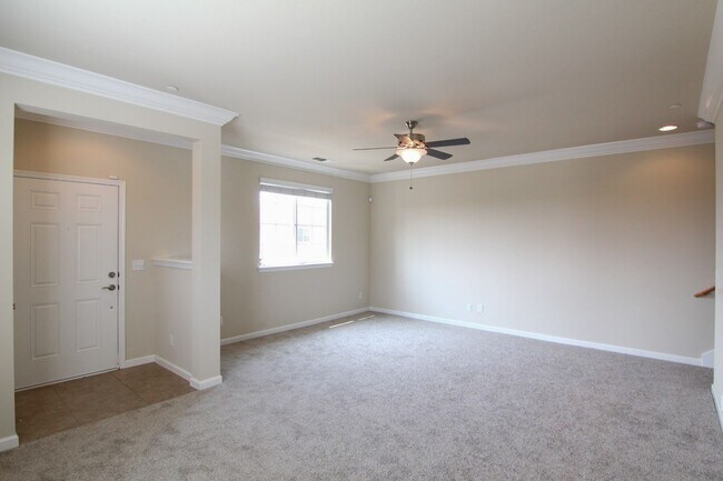 Building Photo - Modern Townhouse In Prime Location