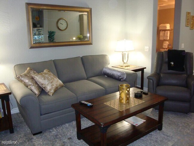 Building Photo - 1 br, 1 bath House - 50730 Santa Rosa Plz #3