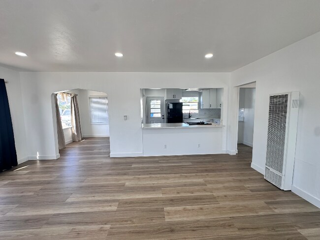 Foto del edificio - 422 E Grand Ave