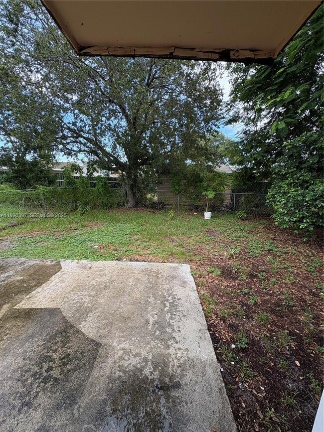 Foto del edificio - 19121 NW 34th Ct