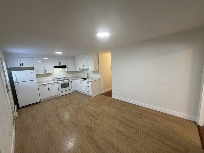 Building Photo - 8645 162 St