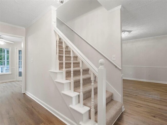 Building Photo - 2729 Hawk Dr NE