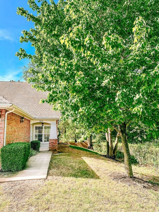 ** Move-in Special** Beautiful Townhome in... - ** Move-in Special** Beautiful Townhome in...