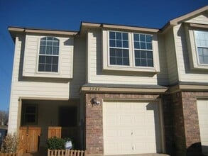 Building Photo - 3908 Oceanside Dr