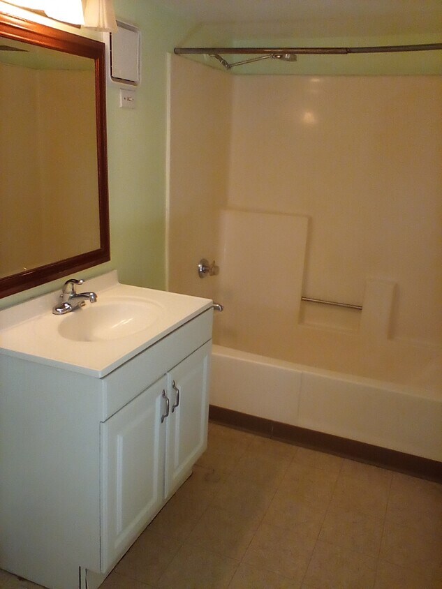 Baño. Bañera/Ducha. - 6200 St Albans St