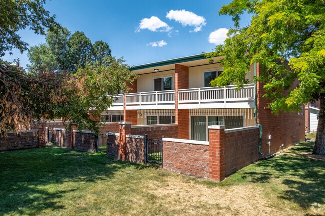 Laguna Gardens - Laguna Gardens Apartments